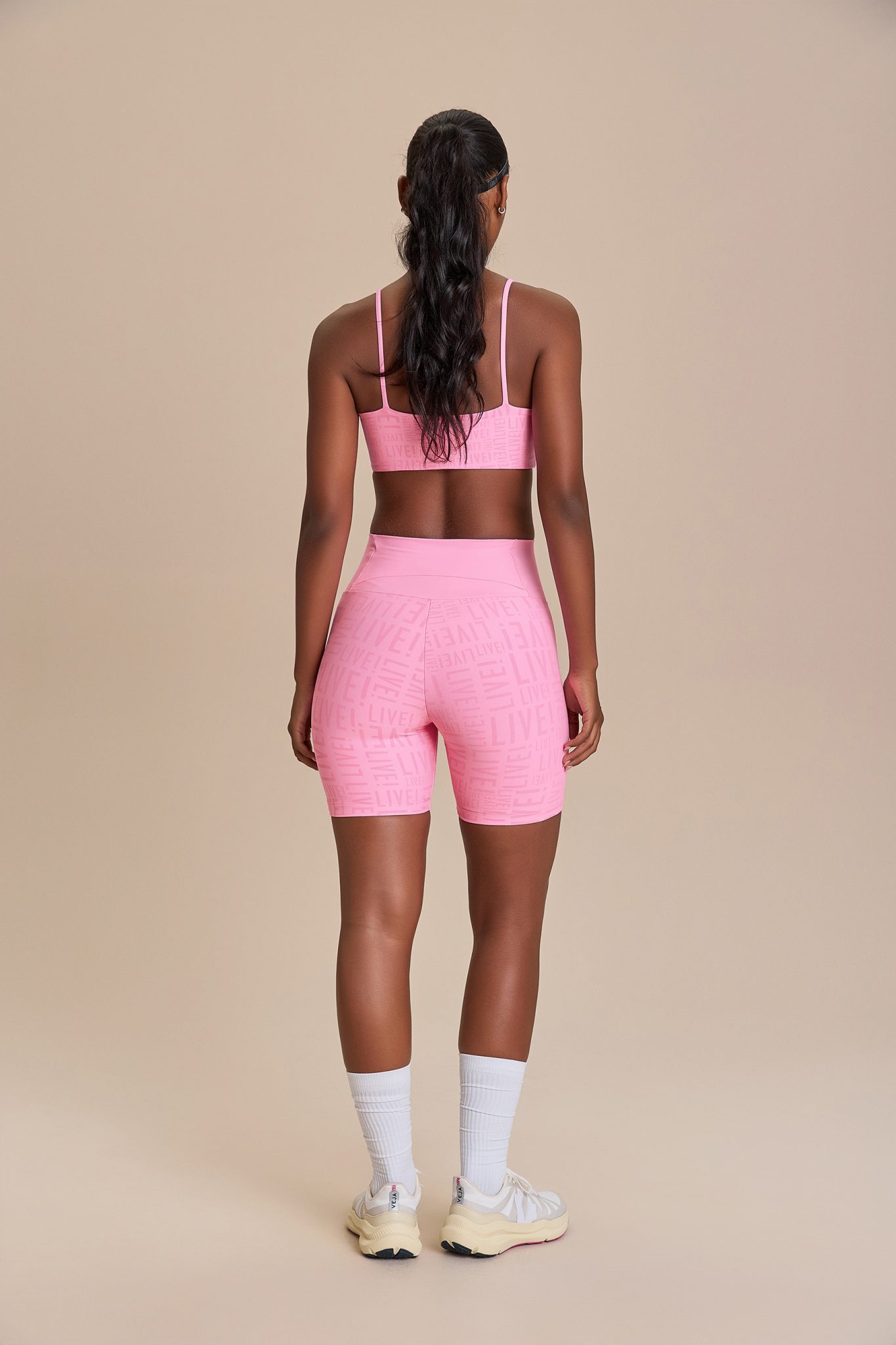 0d3626911c4786ca768d60be7071dab3.jpg Bermuda LIVE - Imagem 4