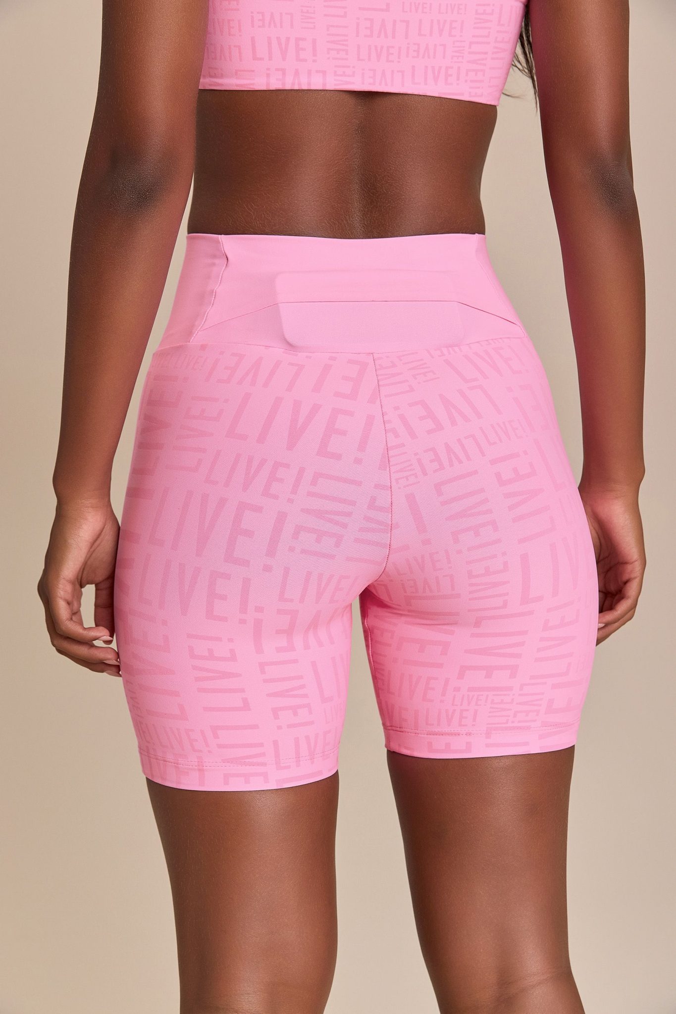 3ac29b77e085c56d5e5b6b6f109136d8.jpg Bermuda LIVE - Imagem 2