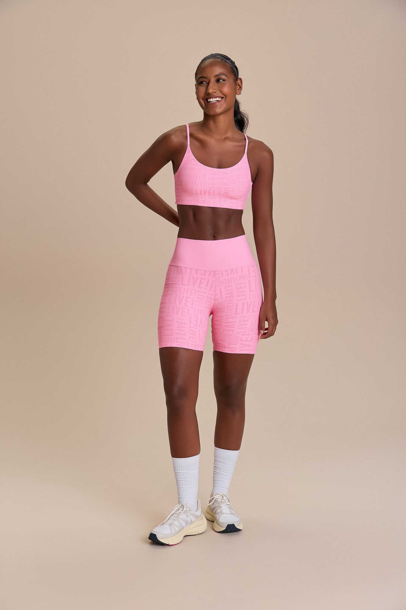 3b7970ff92ac700bc73f1082d64a4d07.jpg Bermuda LIVE - Imagem 1