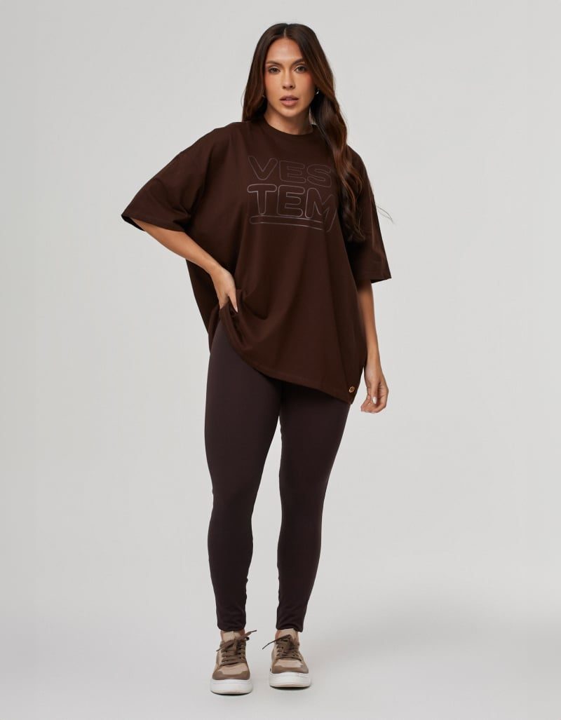 e08b1138c88014716b3bba8fd0b6f732.jpg Camiseta Oversized Feminina Legacy Marrom Mousse VESTEM - Imagem 2